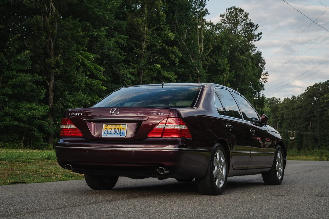 2004 Lexus LS 3rd Gen - Image 22 of 31