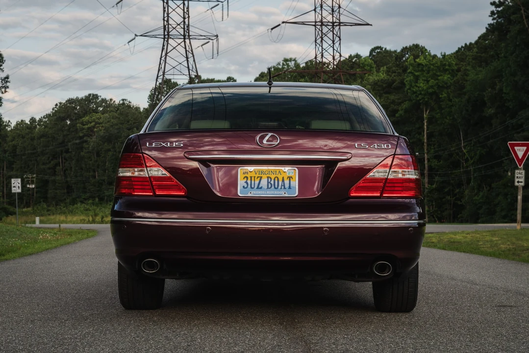 2004 Lexus LS 3rd Gen - Image 20 of 31