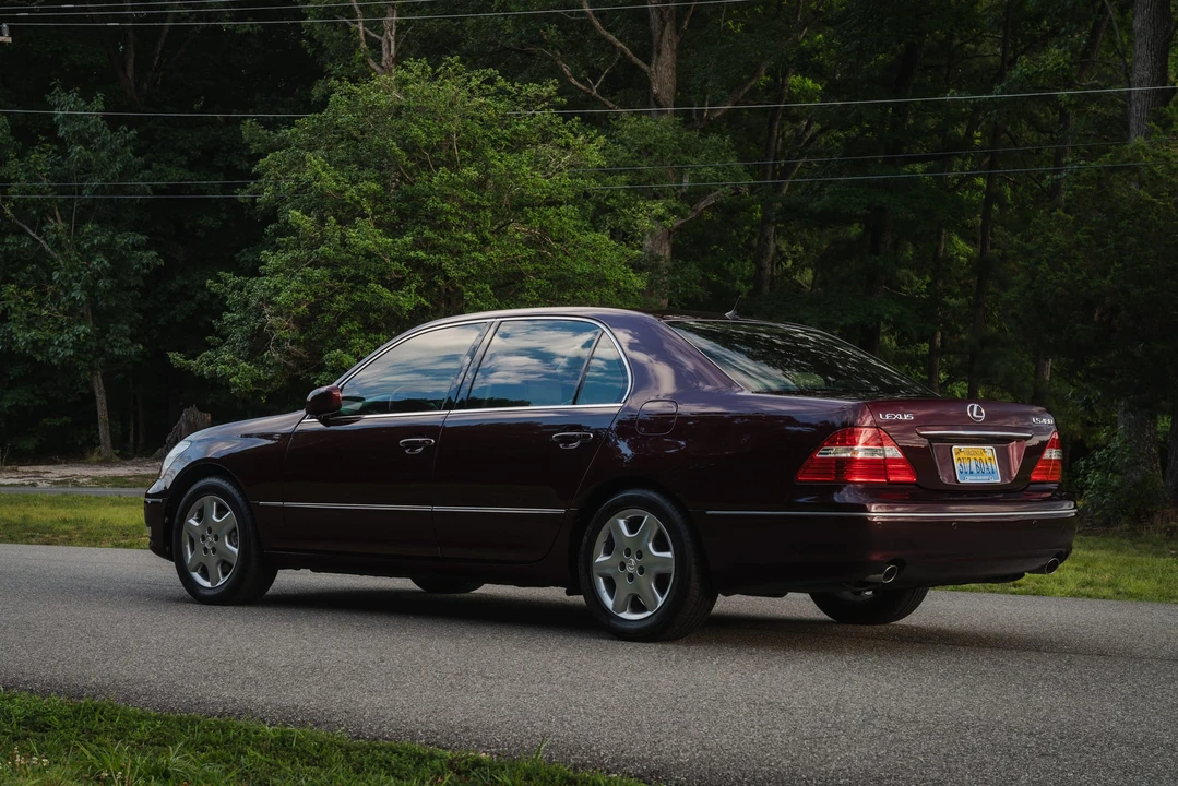 2004 Lexus LS 3rd Gen - Image 18 of 31