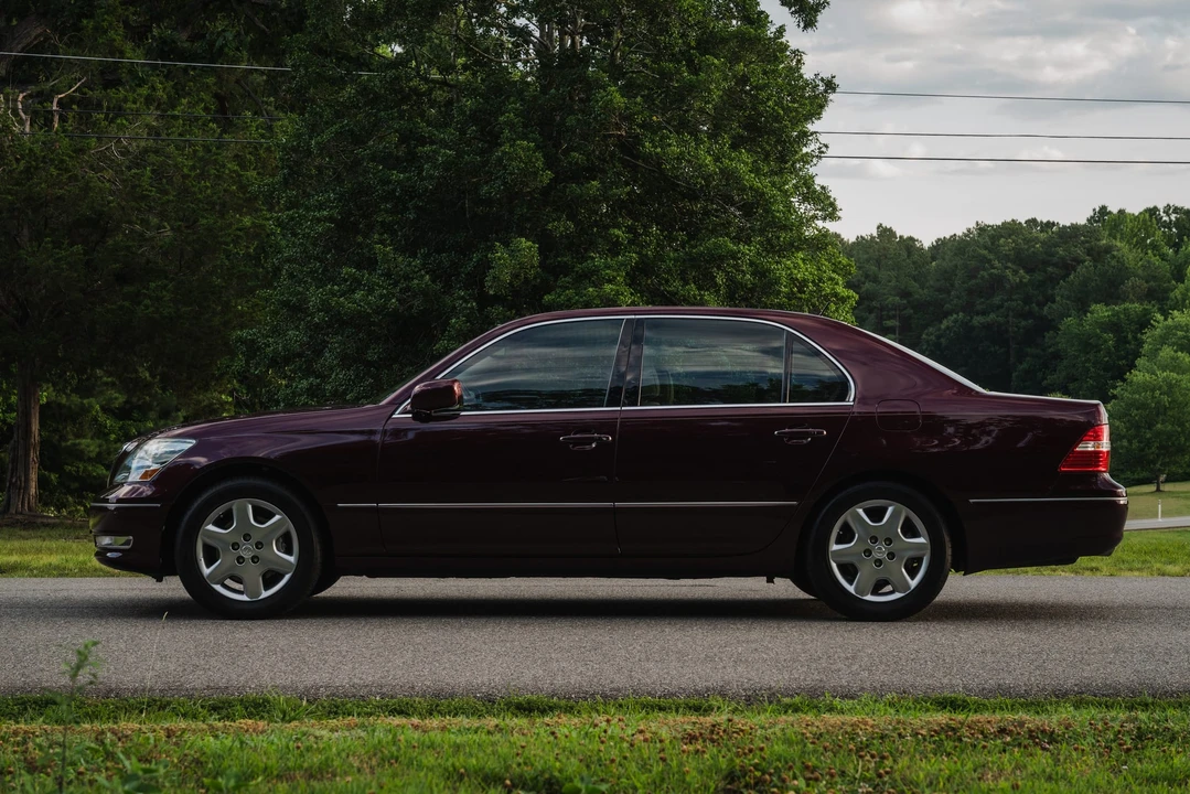 2004 Lexus LS 3rd Gen - Image 15 of 31