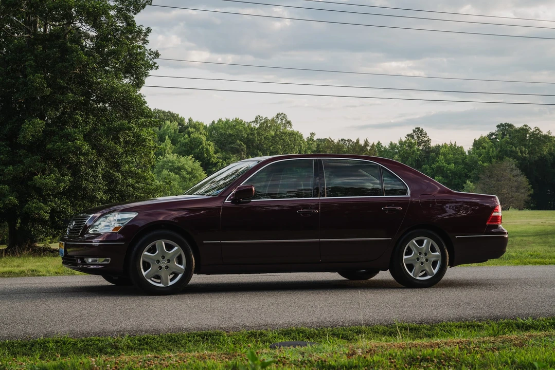 2004 Lexus LS 3rd Gen - Image 14 of 31