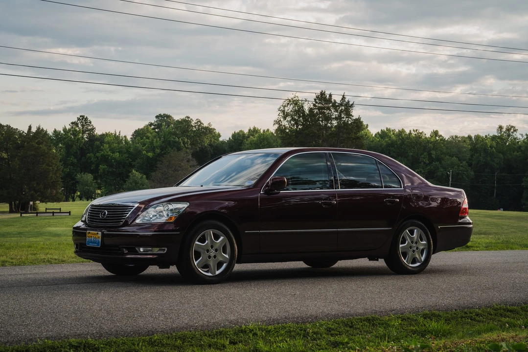 2004 Lexus LS 3rd Gen - Image 13 of 31