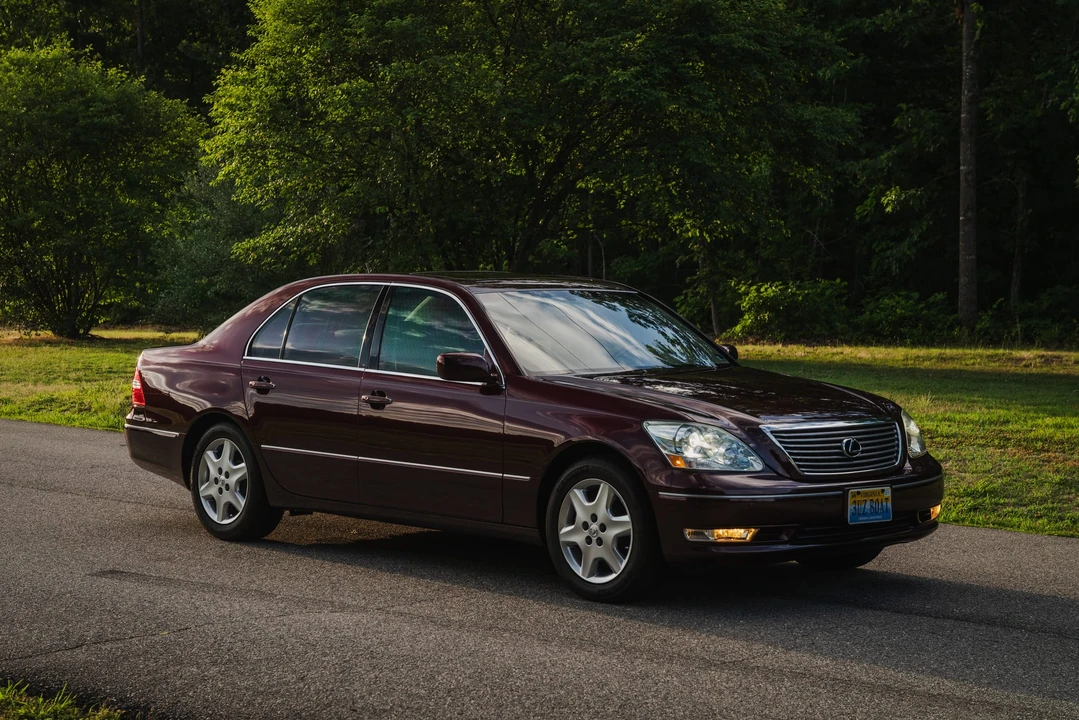 2004 Lexus LS 3rd Gen - Image 5 of 31