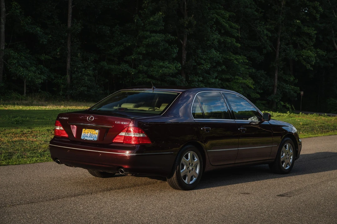 2004 Lexus LS 3rd Gen - Image 21 of 31