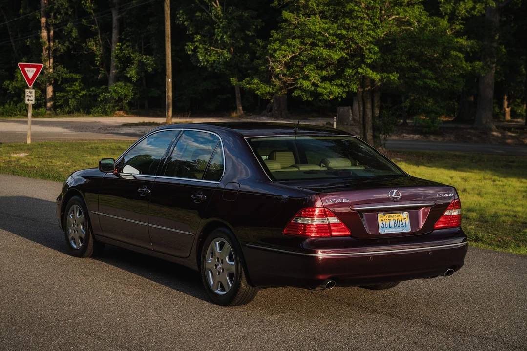 2004 Lexus LS 3rd Gen - Image 17 of 31