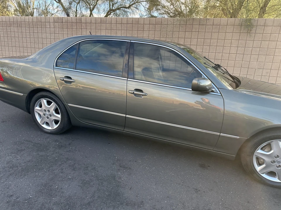 2004 Lexus LS 3rd Gen - Image 26 of 31