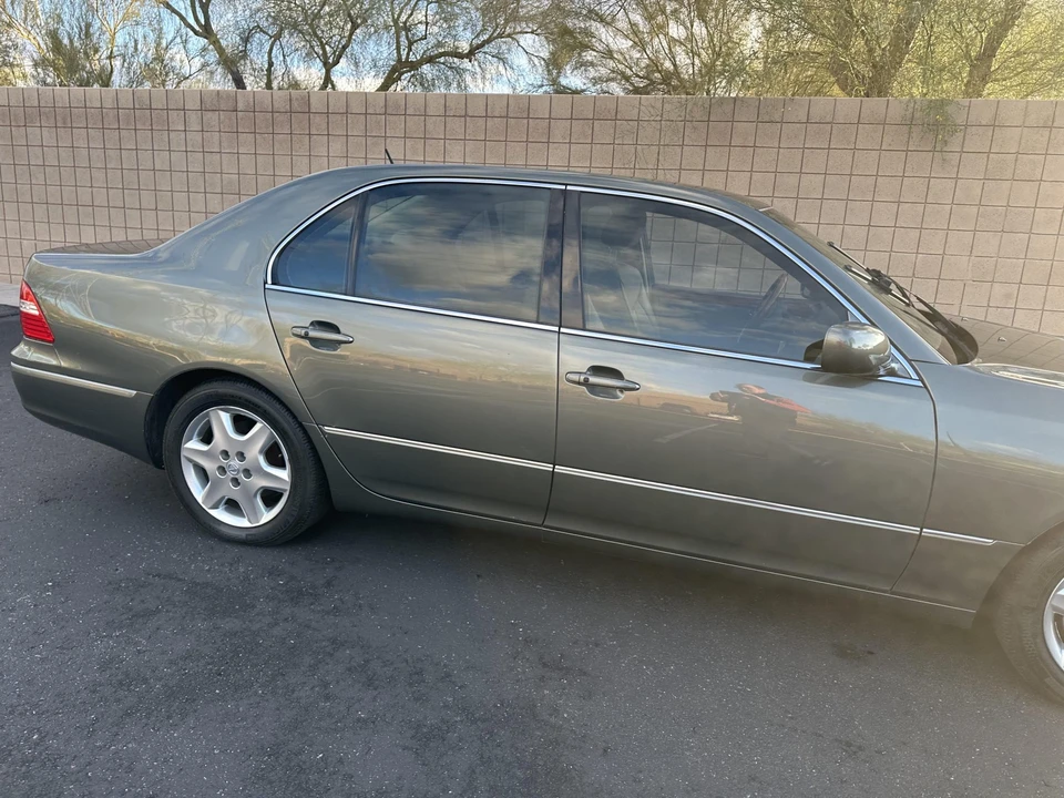2004 Lexus LS 3rd Gen - Image 27 of 31