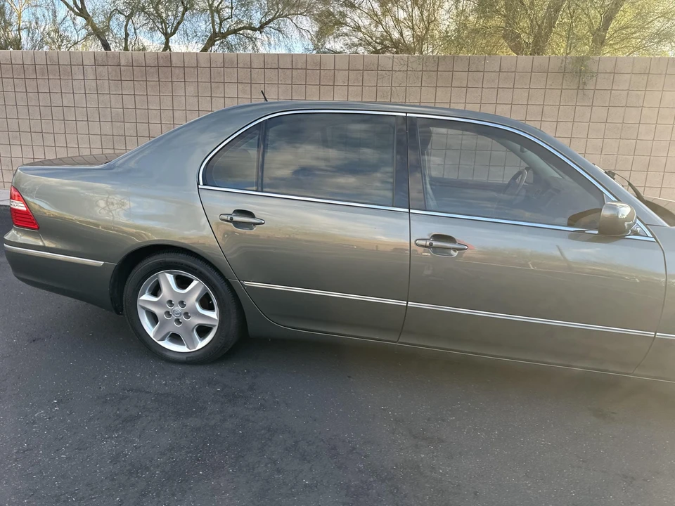 2004 Lexus LS 3rd Gen - Image 25 of 31