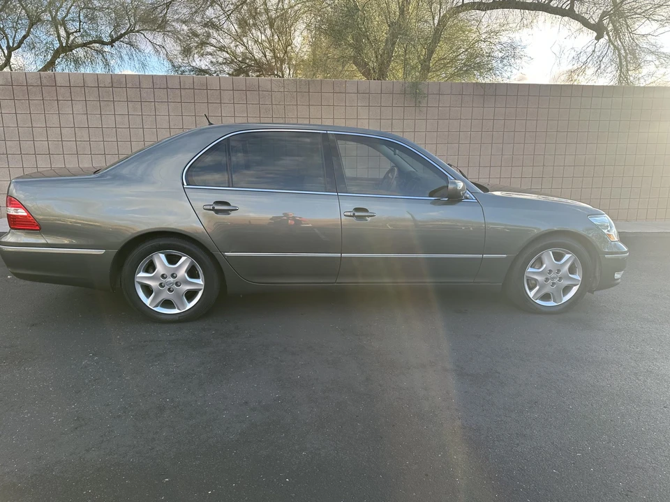 2004 Lexus LS 3rd Gen - Image 23 of 31