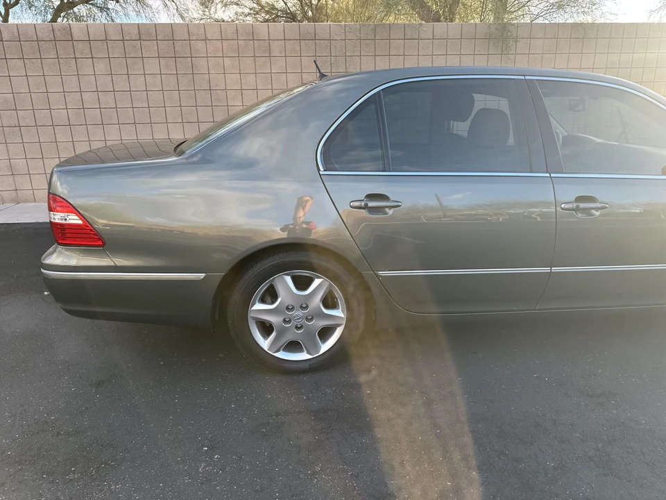 2004 Lexus LS 3rd Gen - Image 24 of 31