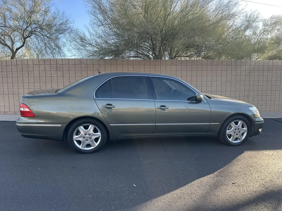 2004 Lexus LS 3rd Gen - Image 9 of 31