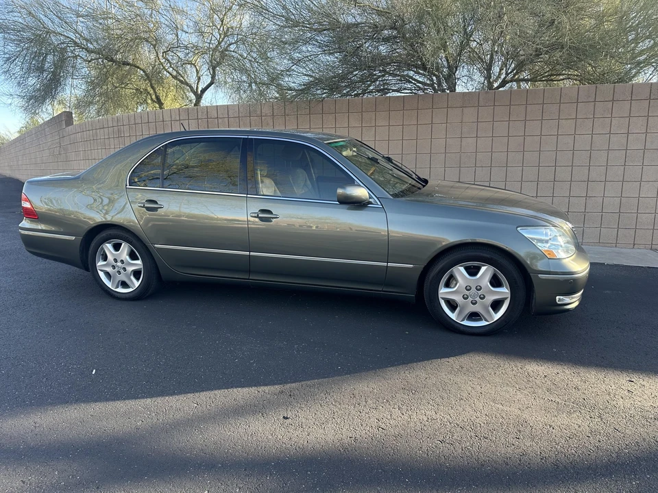 2004 Lexus LS 3rd Gen - Image 10 of 31