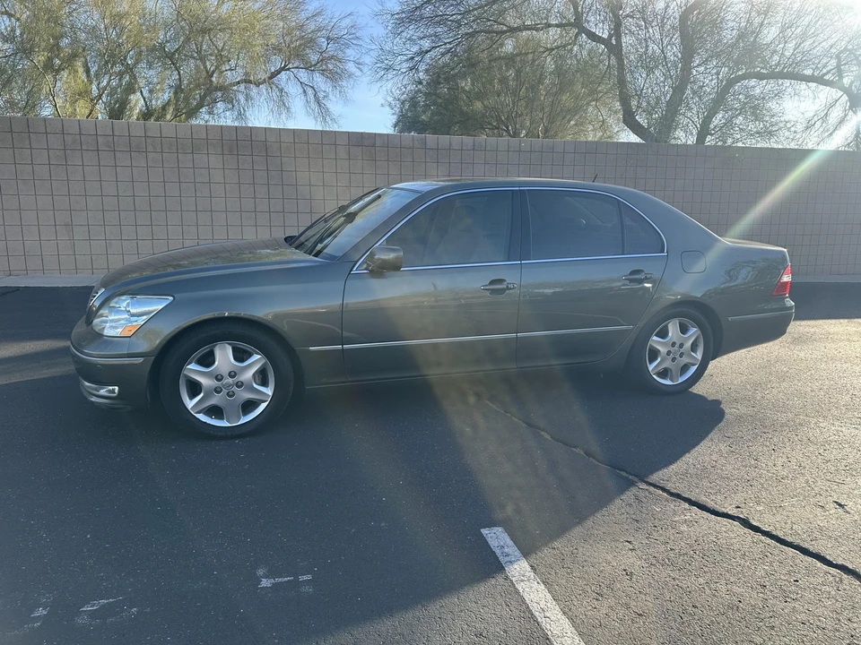 2004 Lexus LS 3rd Gen - Image 5 of 31