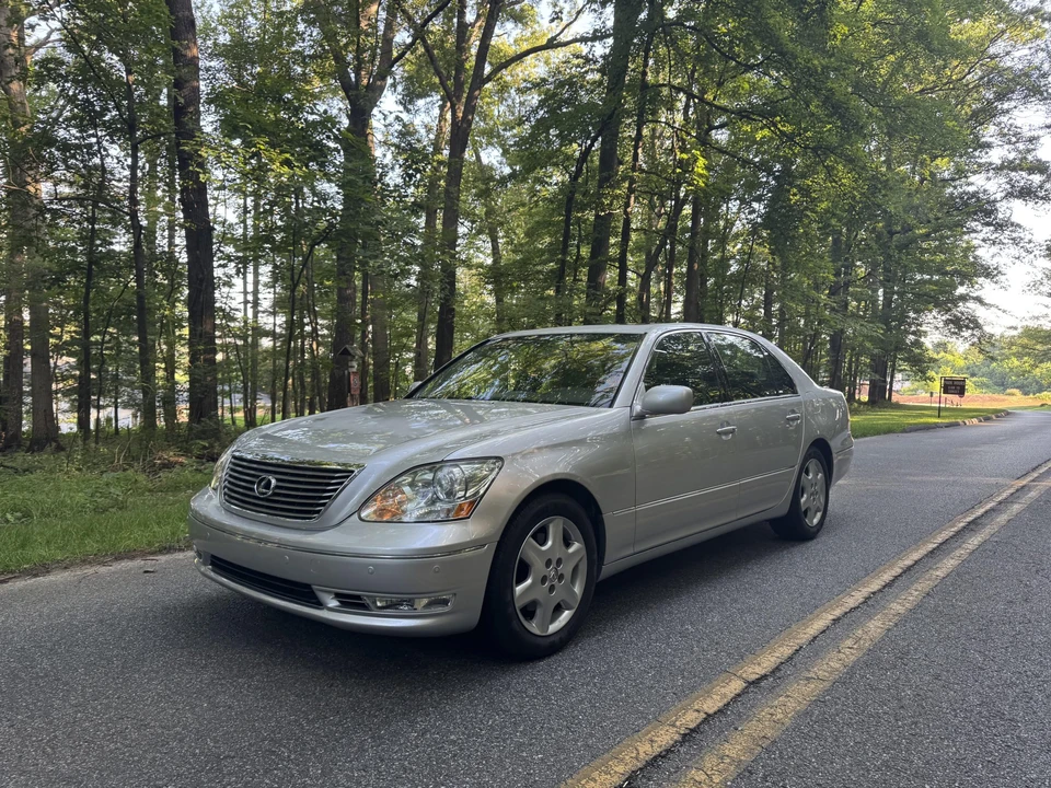 2004 Lexus LS 3rd Gen - Image 2 of 31