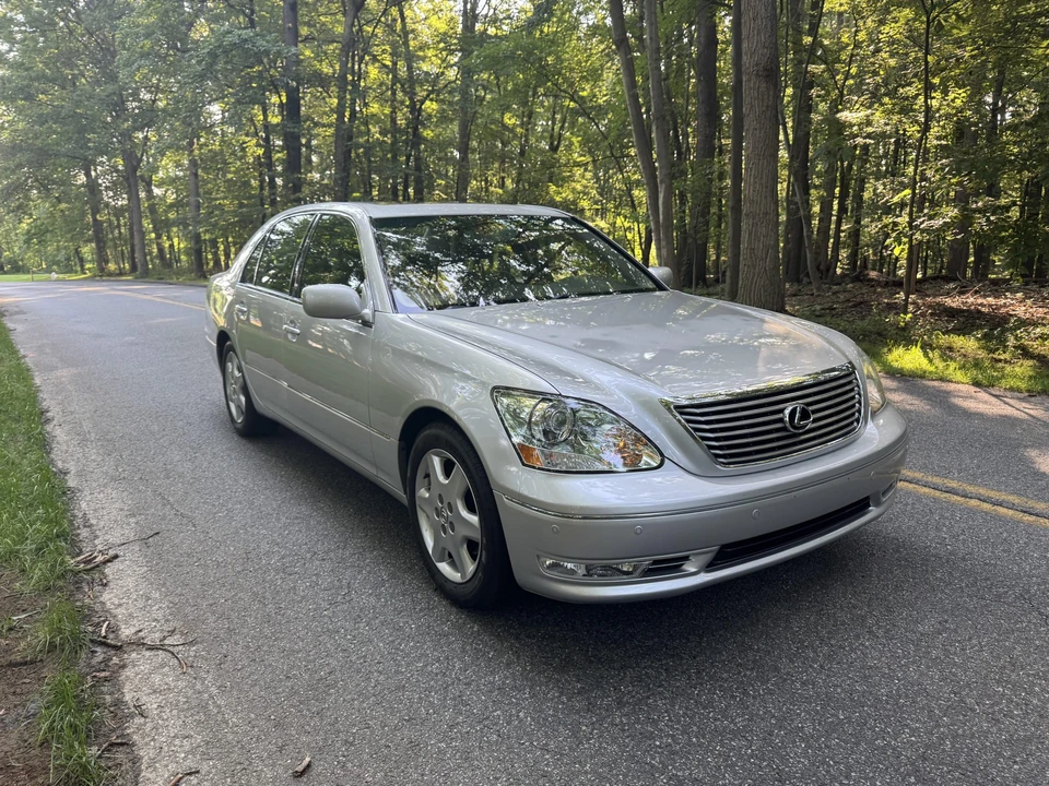 2004 Lexus LS 3rd Gen - Image 11 of 31