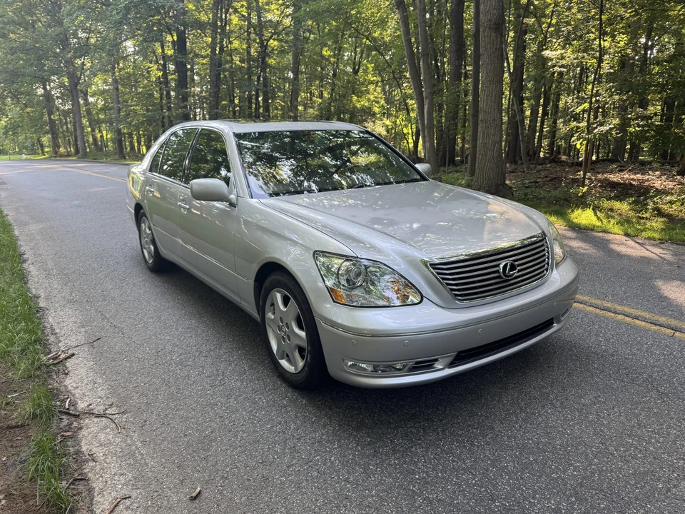 2004 Lexus LS 3rd Gen - Image 9 of 31