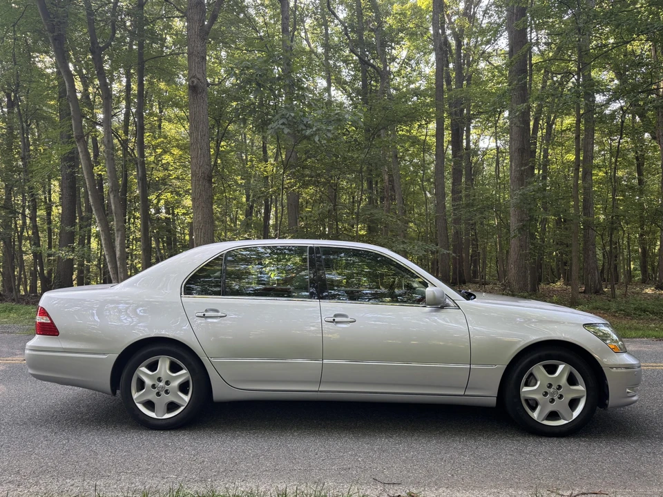 2004 Lexus LS 3rd Gen - Image 13 of 31