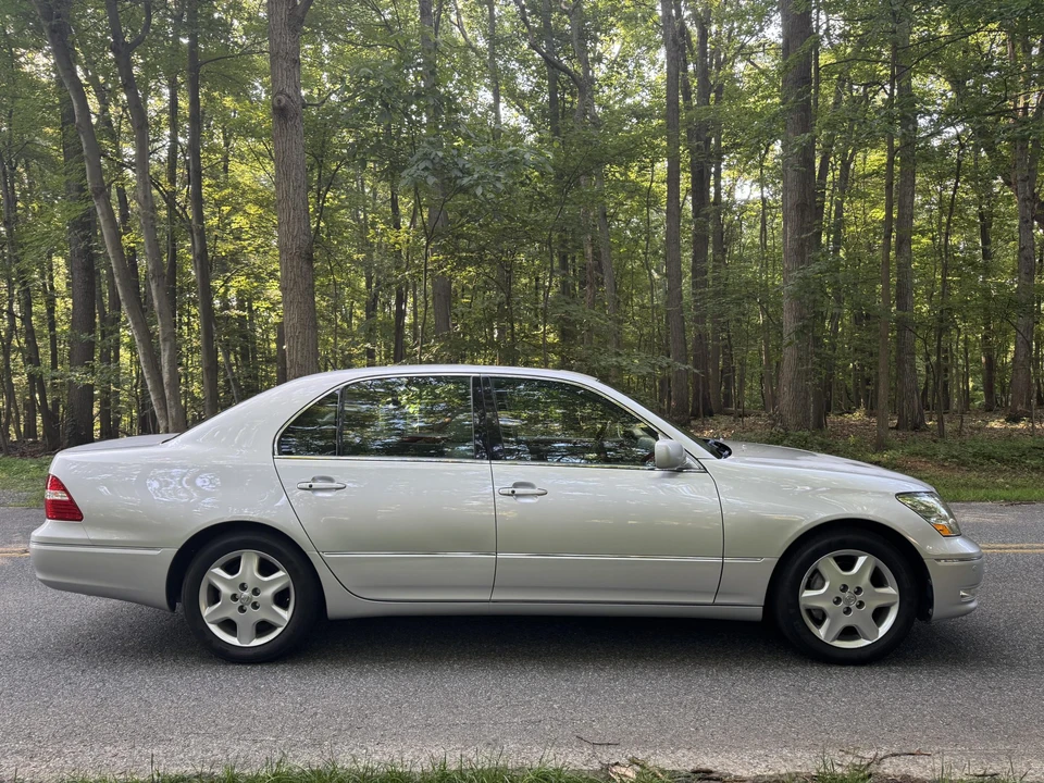 2004 Lexus LS 3rd Gen - Image 12 of 31
