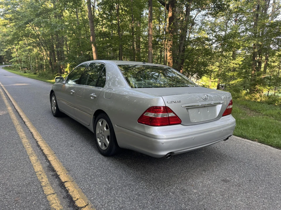 2004 Lexus LS 3rd Gen - Image 26 of 31
