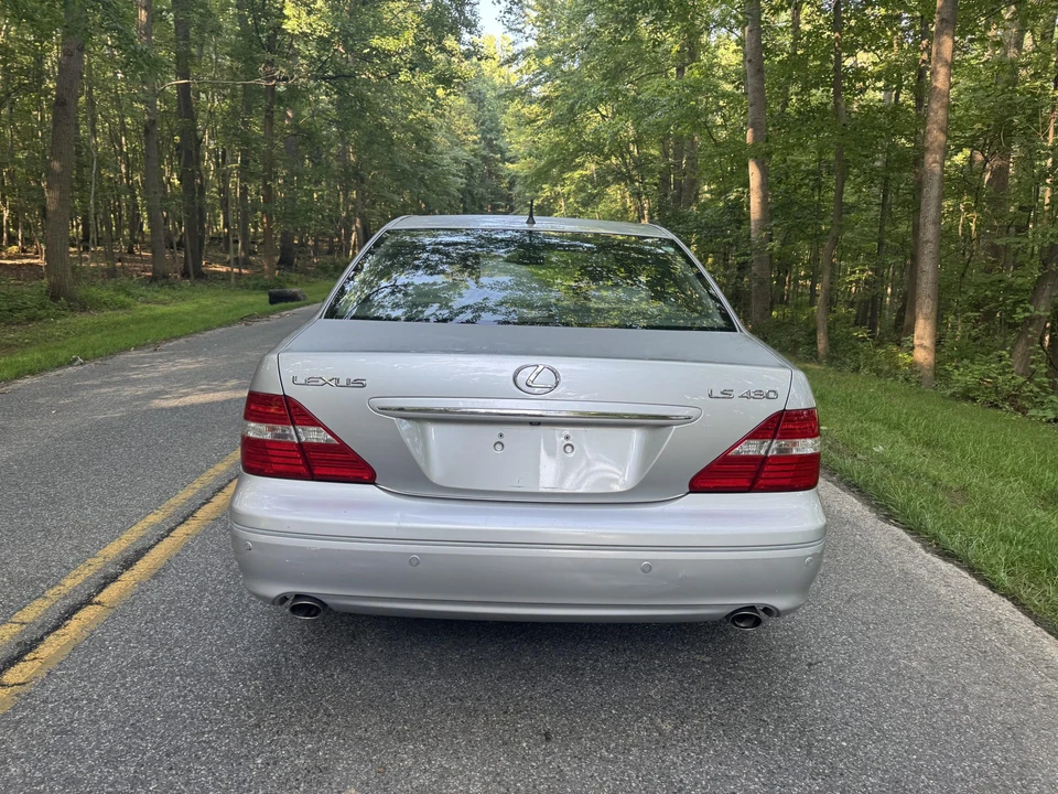 2004 Lexus LS 3rd Gen - Image 20 of 31