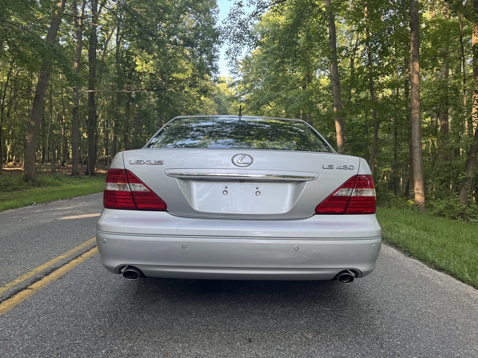 2004 Lexus LS 3rd Gen - Image 19 of 31