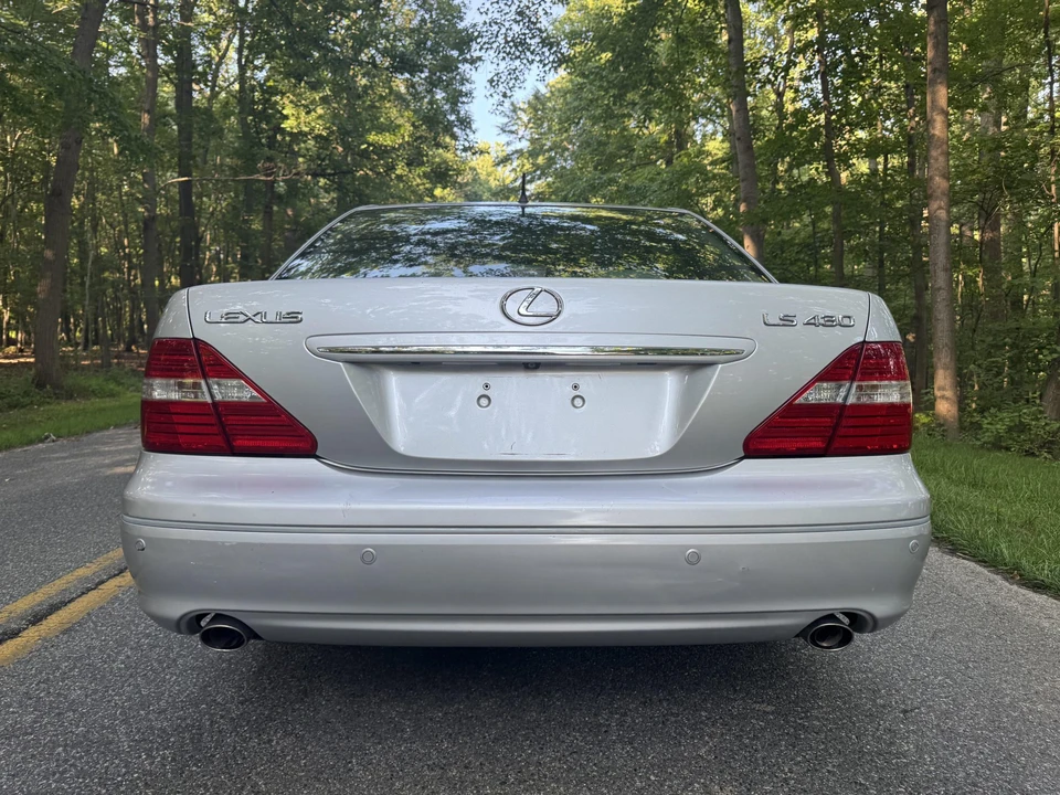 2004 Lexus LS 3rd Gen - Image 23 of 31