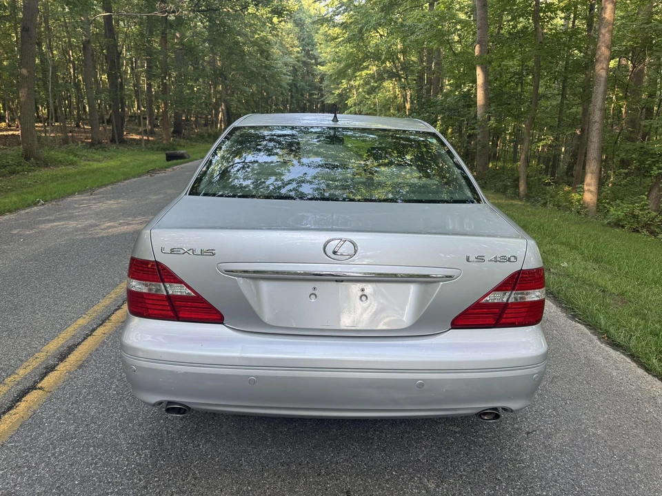 2004 Lexus LS 3rd Gen - Image 21 of 31