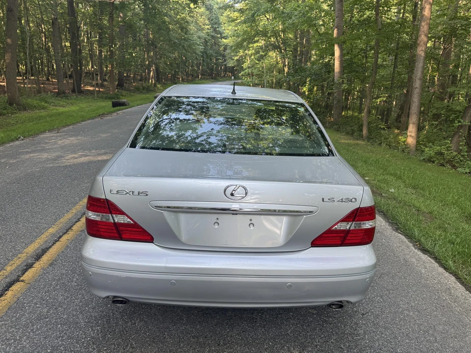 2004 Lexus LS 3rd Gen - Image 22 of 31