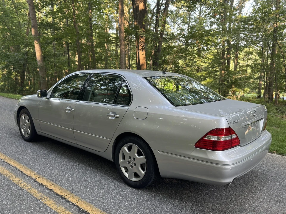 2004 Lexus LS 3rd Gen - Image 27 of 31
