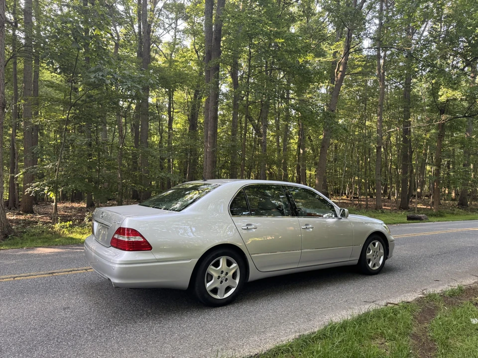 2004 Lexus LS 3rd Gen - Image 14 of 31