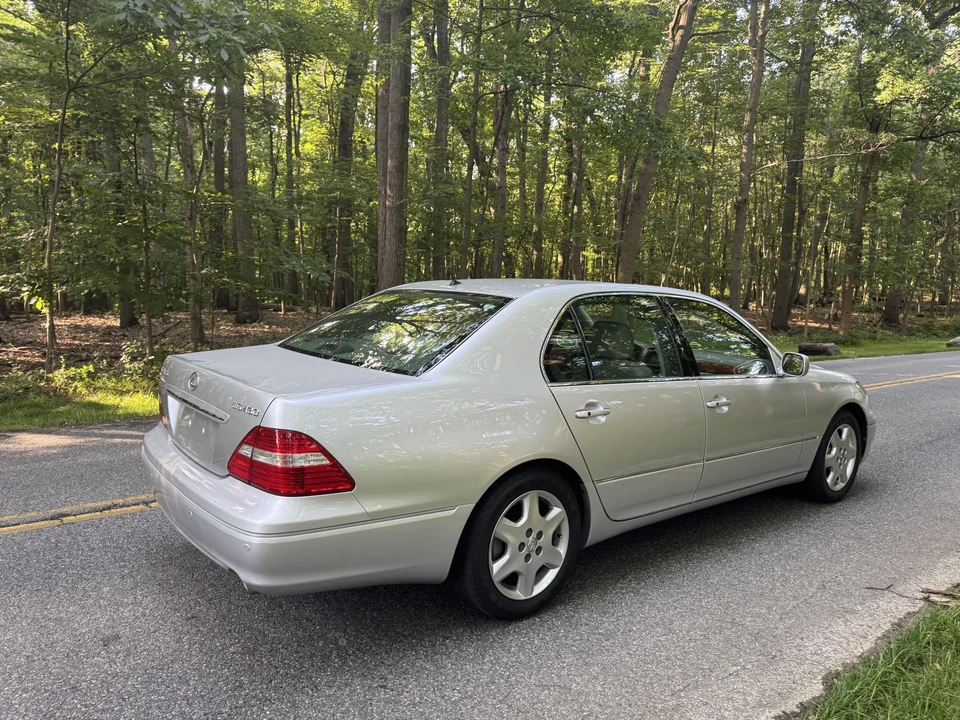 2004 Lexus LS 3rd Gen - Image 16 of 31