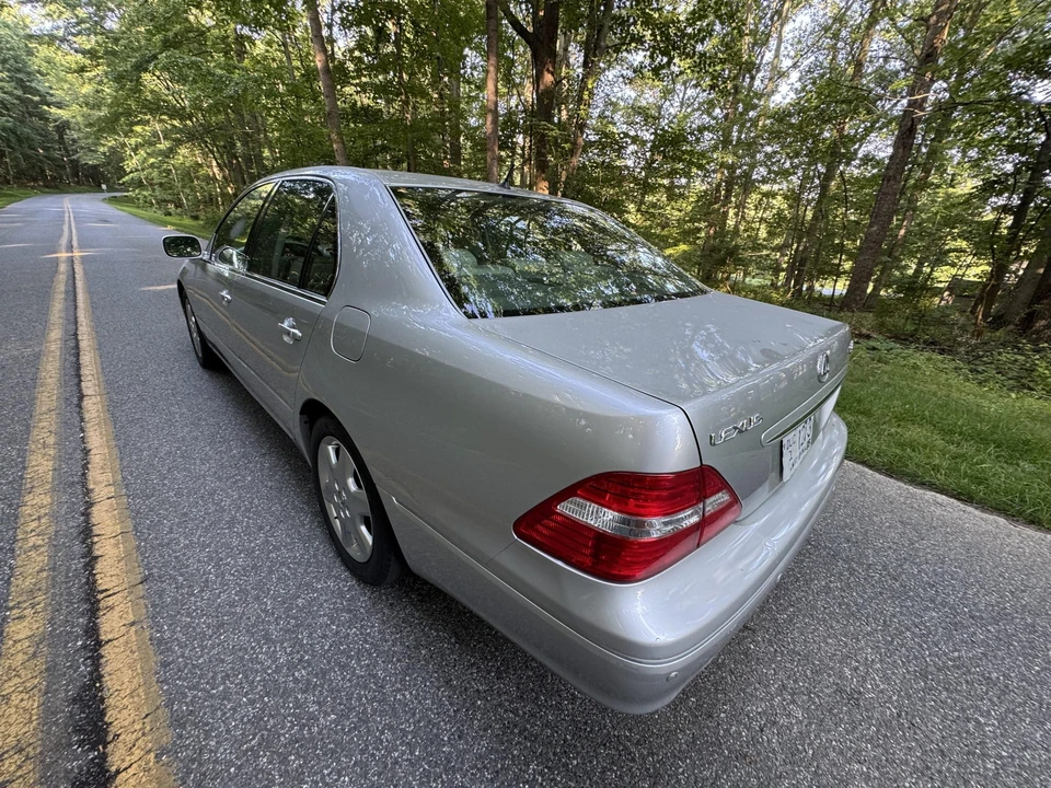 2004 Lexus LS 3rd Gen - Image 25 of 31
