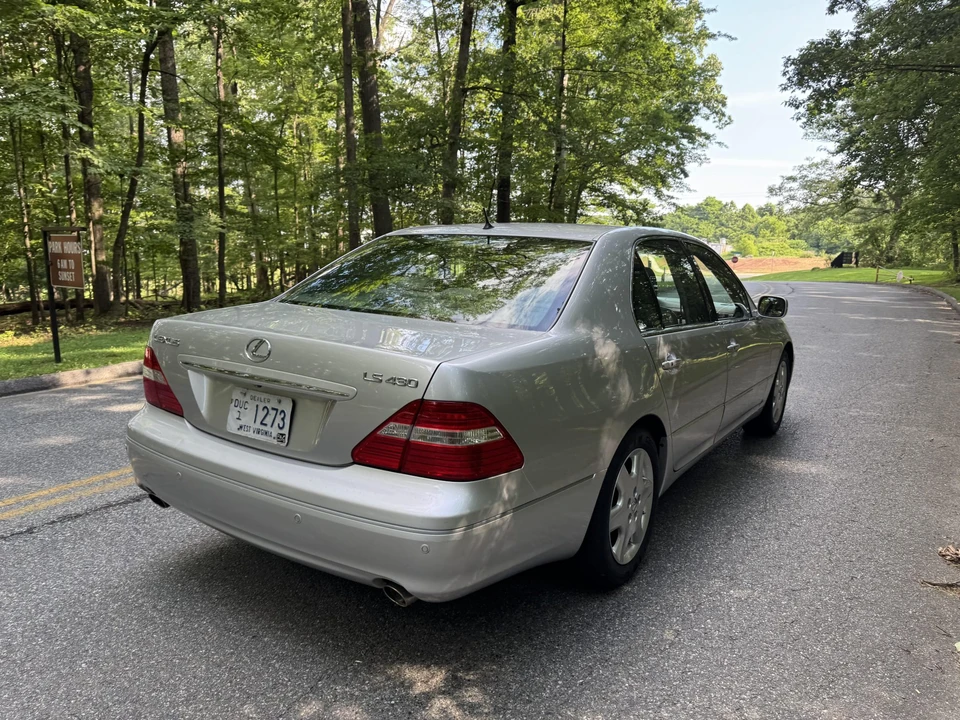 2004 Lexus LS 3rd Gen - Image 17 of 31