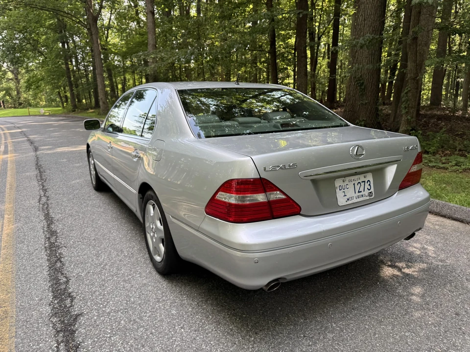 2004 Lexus LS 3rd Gen - Image 24 of 31