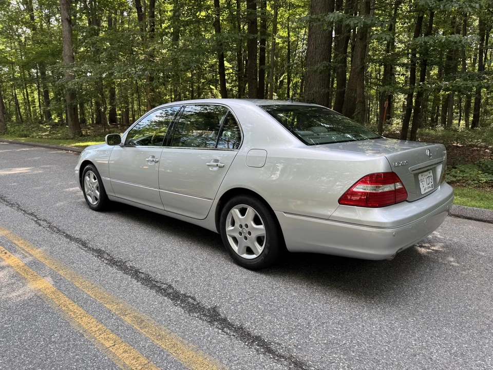2004 Lexus LS 3rd Gen - Image 28 of 31