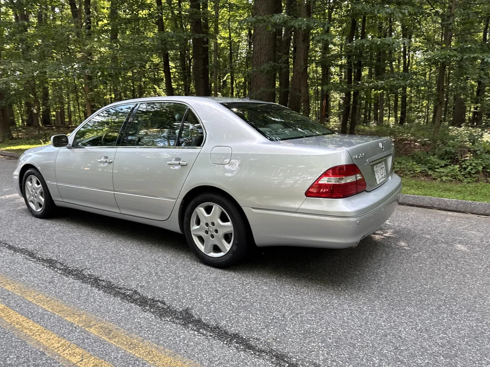2004 Lexus LS 3rd Gen - Image 29 of 31