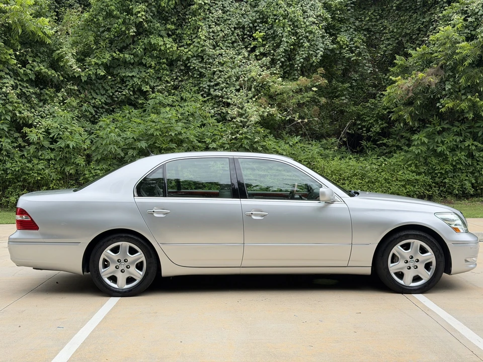 2004 Lexus LS 3rd Gen - Image 20 of 31