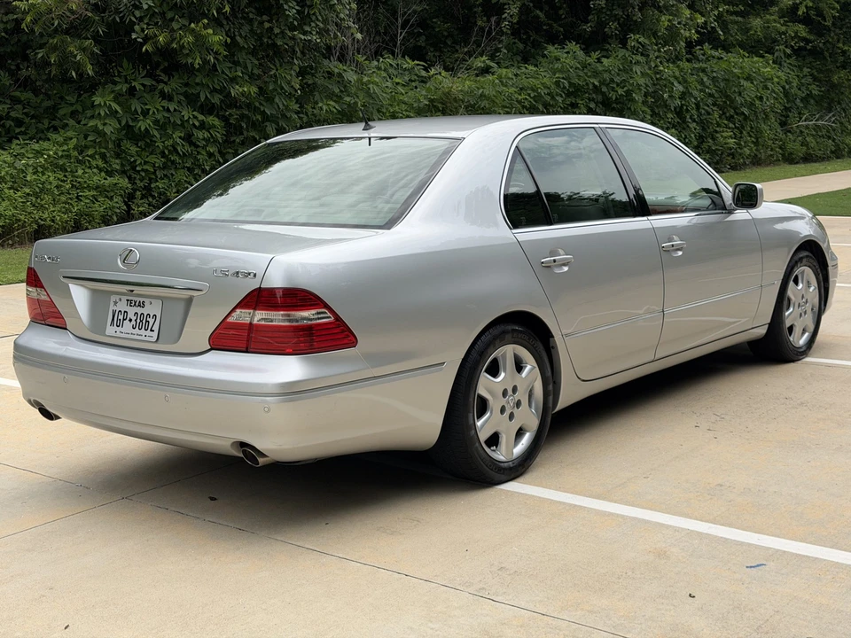 2004 Lexus LS 3rd Gen - Image 18 of 31