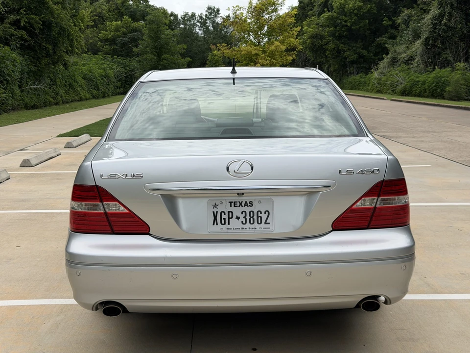 2004 Lexus LS 3rd Gen - Image 16 of 31