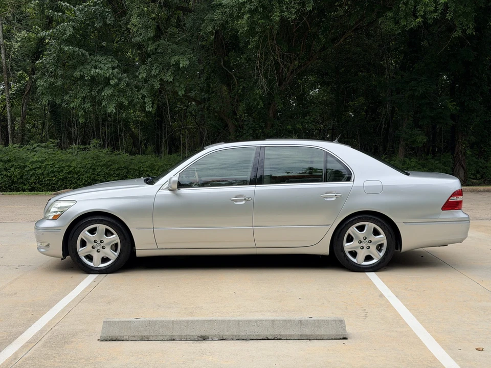 2004 Lexus LS 3rd Gen - Image 10 of 31