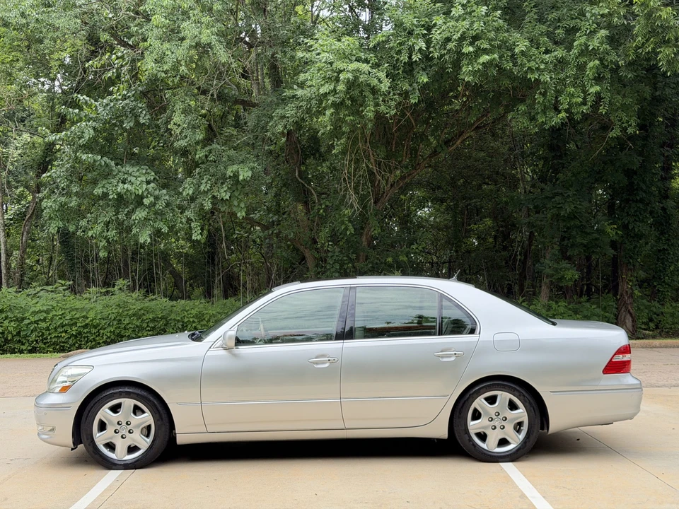 2004 Lexus LS 3rd Gen - Image 11 of 31