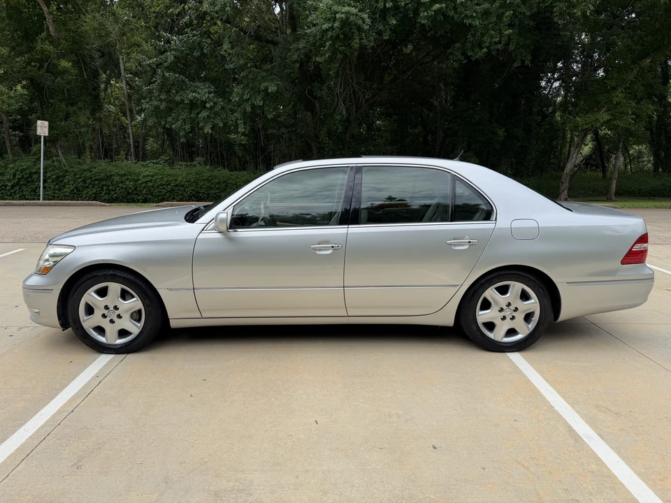 2004 Lexus LS 3rd Gen - Image 12 of 31