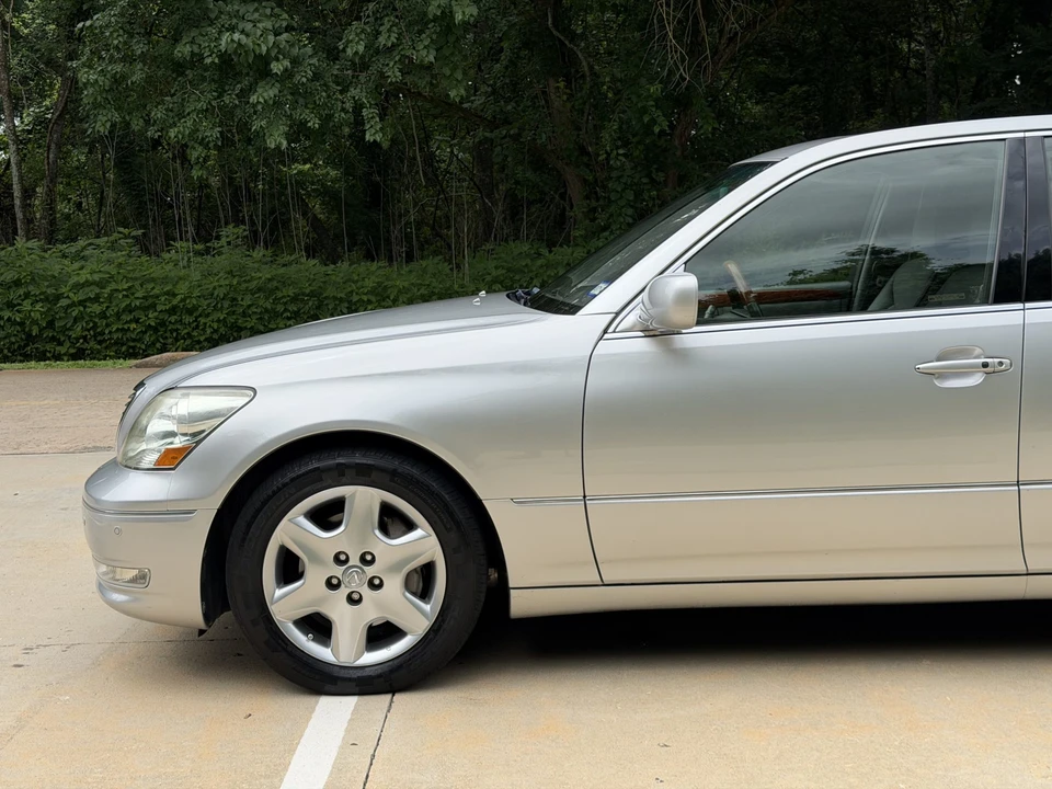 2004 Lexus LS 3rd Gen - Image 29 of 31
