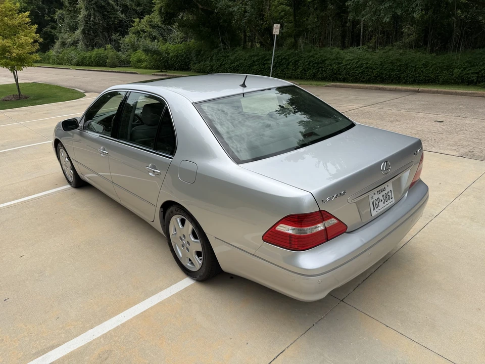2004 Lexus LS 3rd Gen - Image 15 of 31