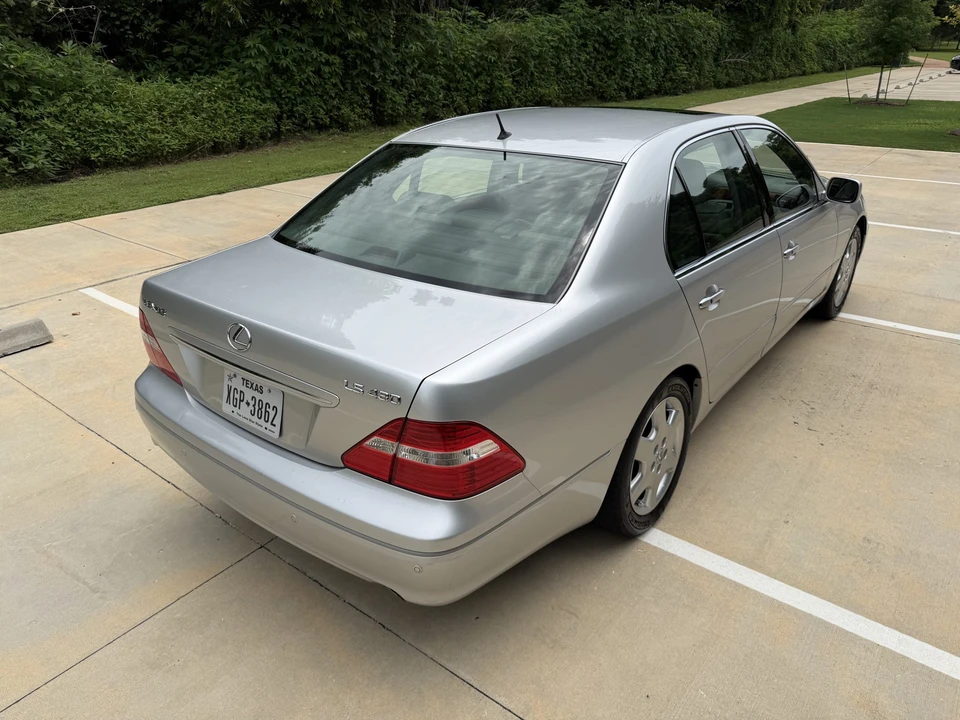 2004 Lexus LS 3rd Gen - Image 17 of 31