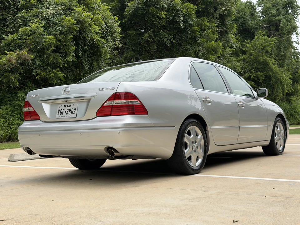 2004 Lexus LS 3rd Gen - Image 19 of 31