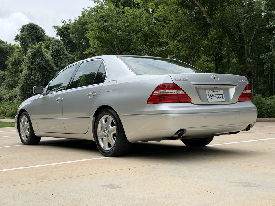 2004 Lexus LS 3rd Gen - Image 13 of 31