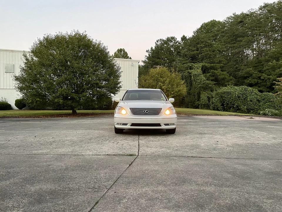 2004 Lexus LS 3rd Gen - Image 19 of 31