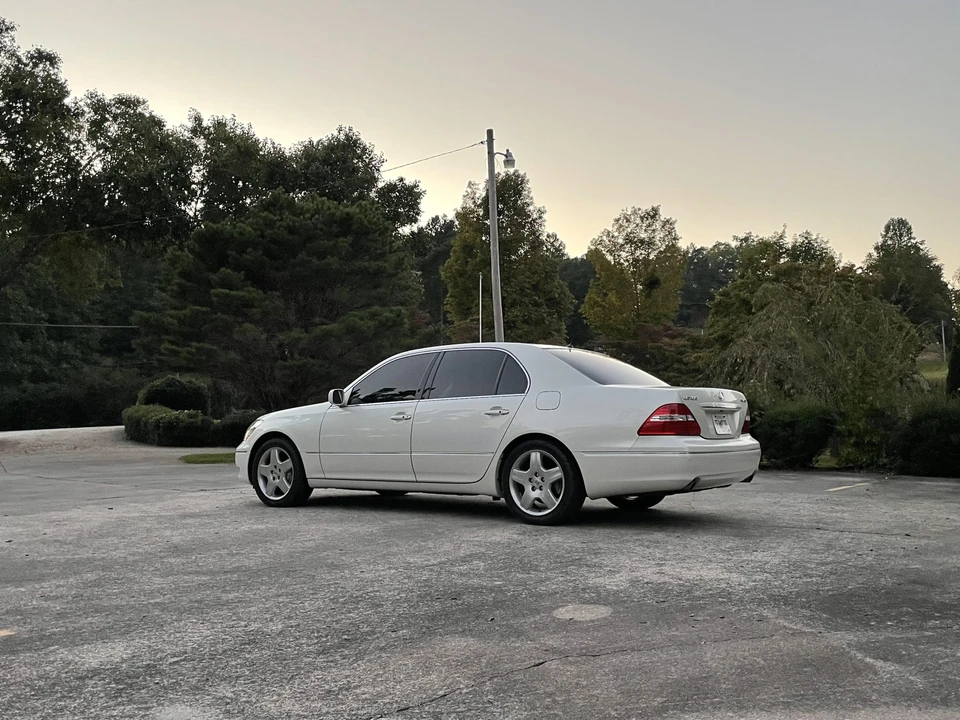 2004 Lexus LS 3rd Gen - Image 28 of 31