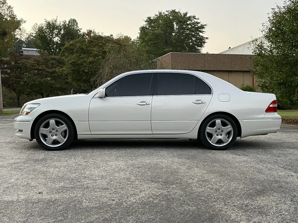 2004 Lexus LS 3rd Gen - Image 27 of 31